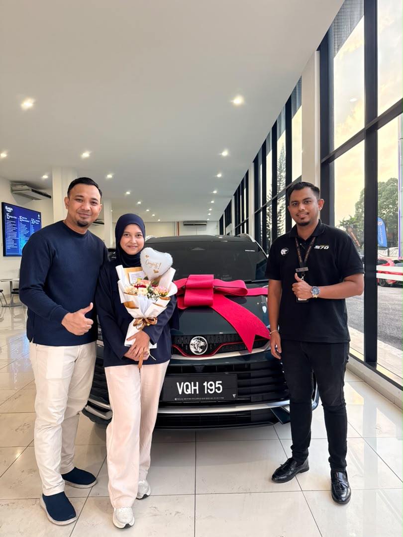 Happy Proton customer delivery 7